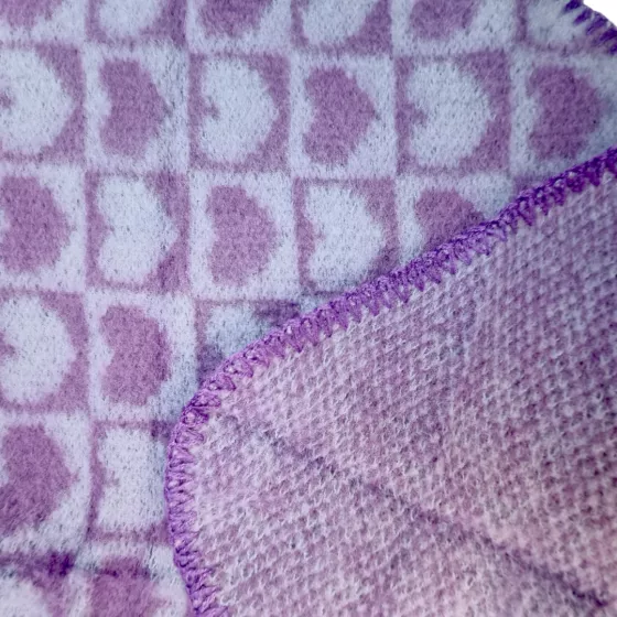 XL kuschelig warmer zweiseitiger Dreiecksschal violett 'Herzen'